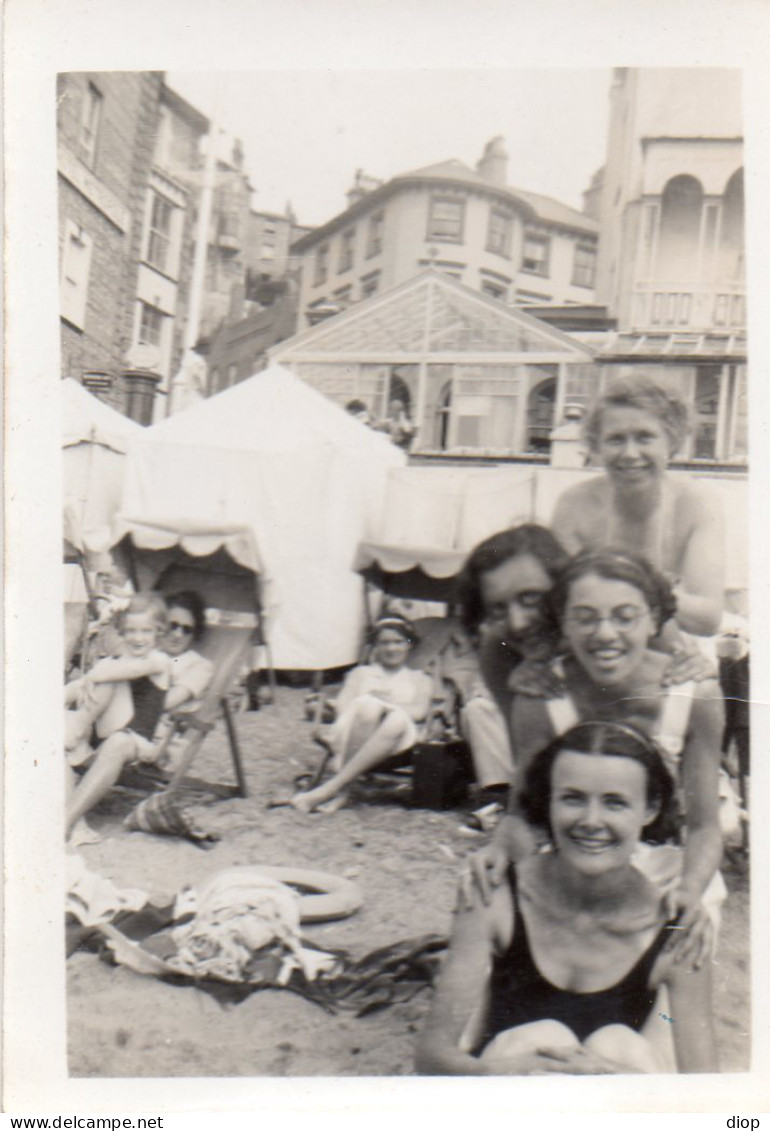 Photo Vintage Paris Snap Shop -femme Women Transat Deck Chair Plage Beach - Lieux