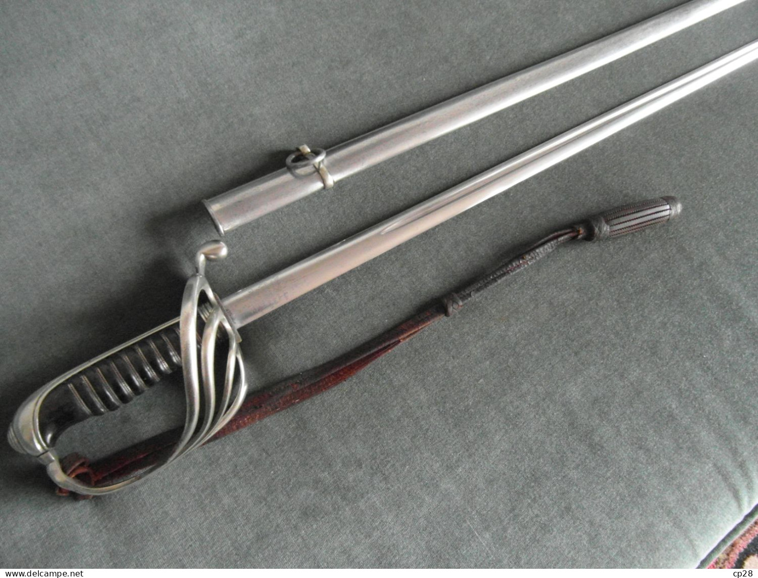 Beau Sabre D'officier D'infanterie Mle 1882 De La Manufacture Nationale De Chatellerault - Knives/Swords