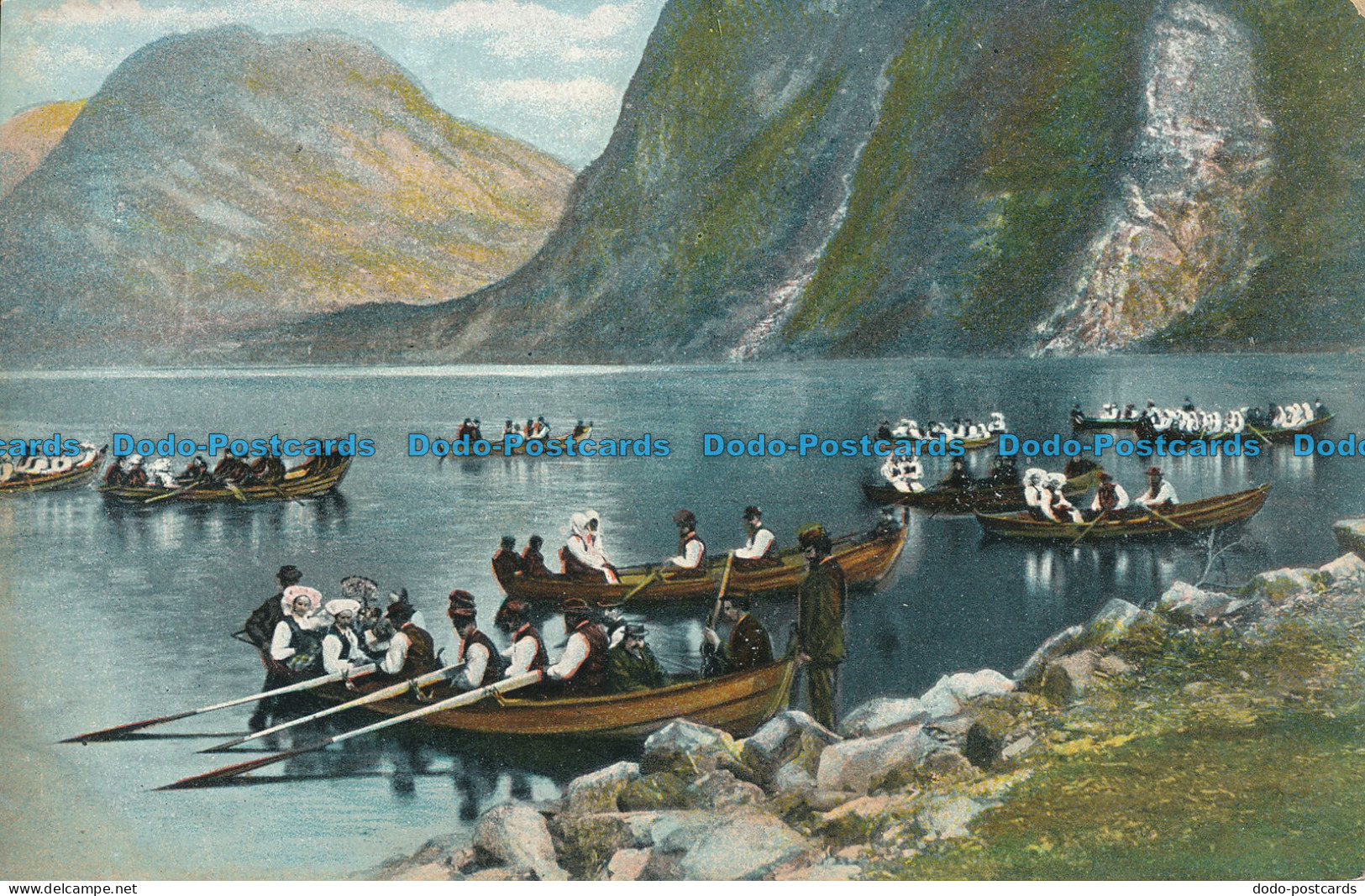 R047439 Painting Postcard. Lake And Mountains. People In The Boats - Monde