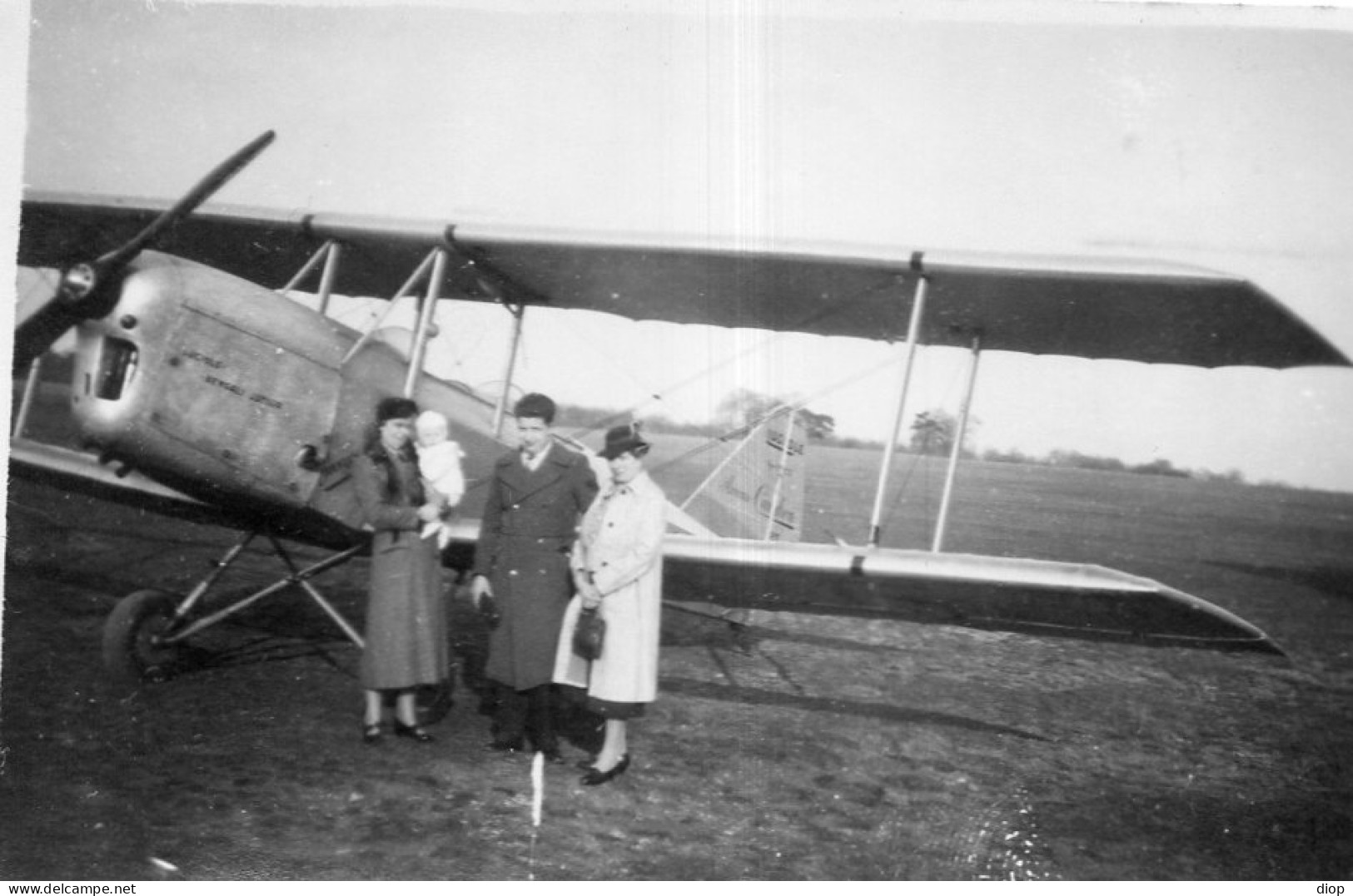 Photo Vintage Paris Snap Shop -famille Family Petit Avion Small Plane  - Aviation