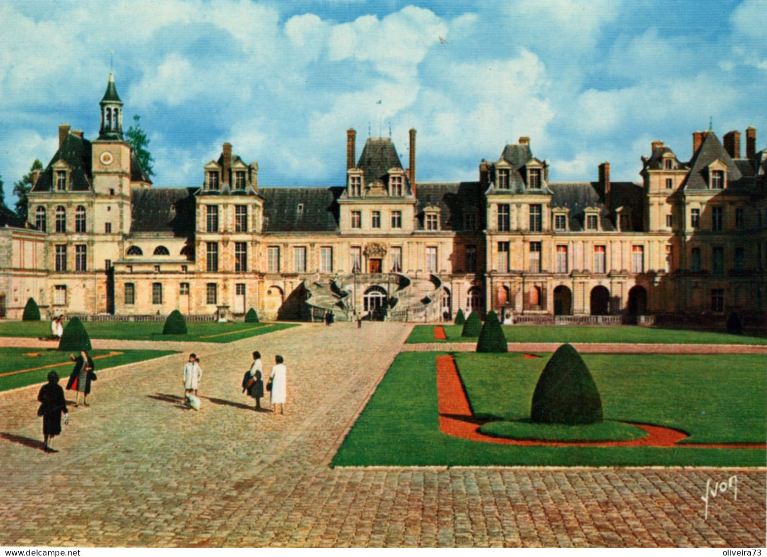FONTAINEBLEAU - Le Château Et La Cour - Fontainebleau