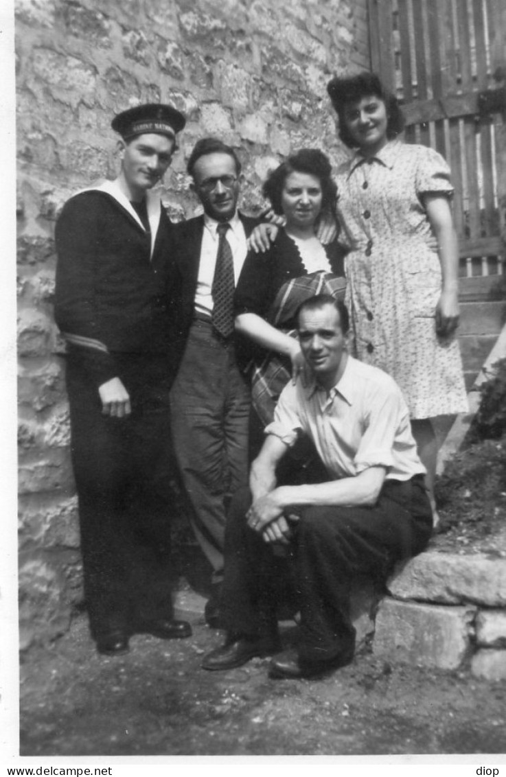Photographie Photo Vintage Snapshot Famille Family Held Sailor ARCUEIL - Personnes Anonymes