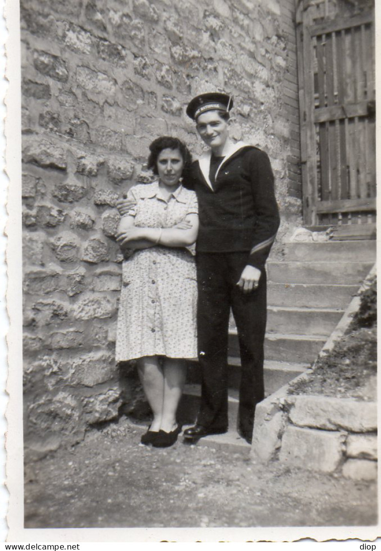 Photographie Photo Vintage Snapshot M&egrave;re Fils Mother Son Held Sailor ARCUEIL - Personnes Anonymes
