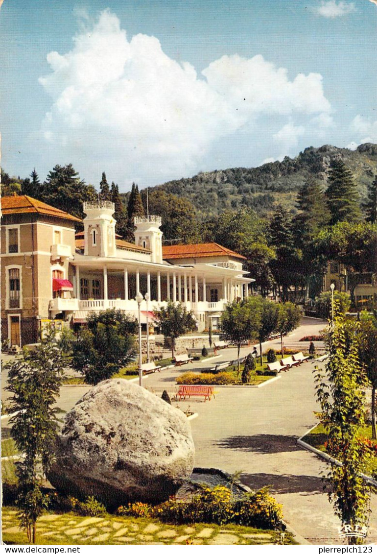 09 - Ax Les Thermes - Le Casino Et Les Promenades - Ax Les Thermes