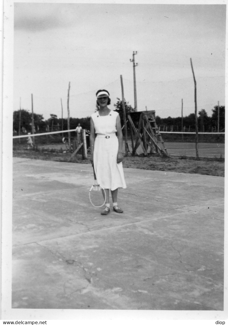 Photographie Photo Vintage Snapshot Femme Women Tennis  - Autres & Non Classés