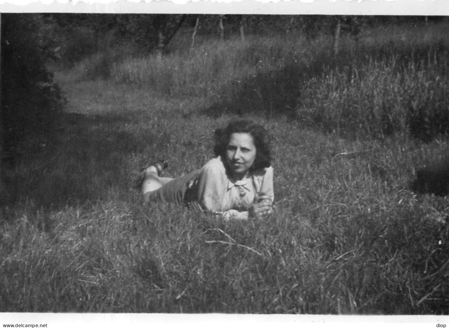 Photographie Photo Vintage Snapshot Femme Women ST CYR SUR MORIN - Personnes Anonymes