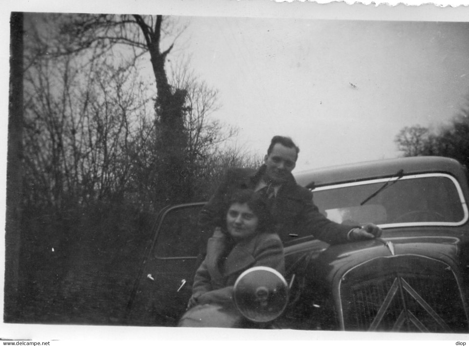 Photographie Photo Vintage Snapshot Couple  Voiture Car  LE COROTOY - Personnes Anonymes