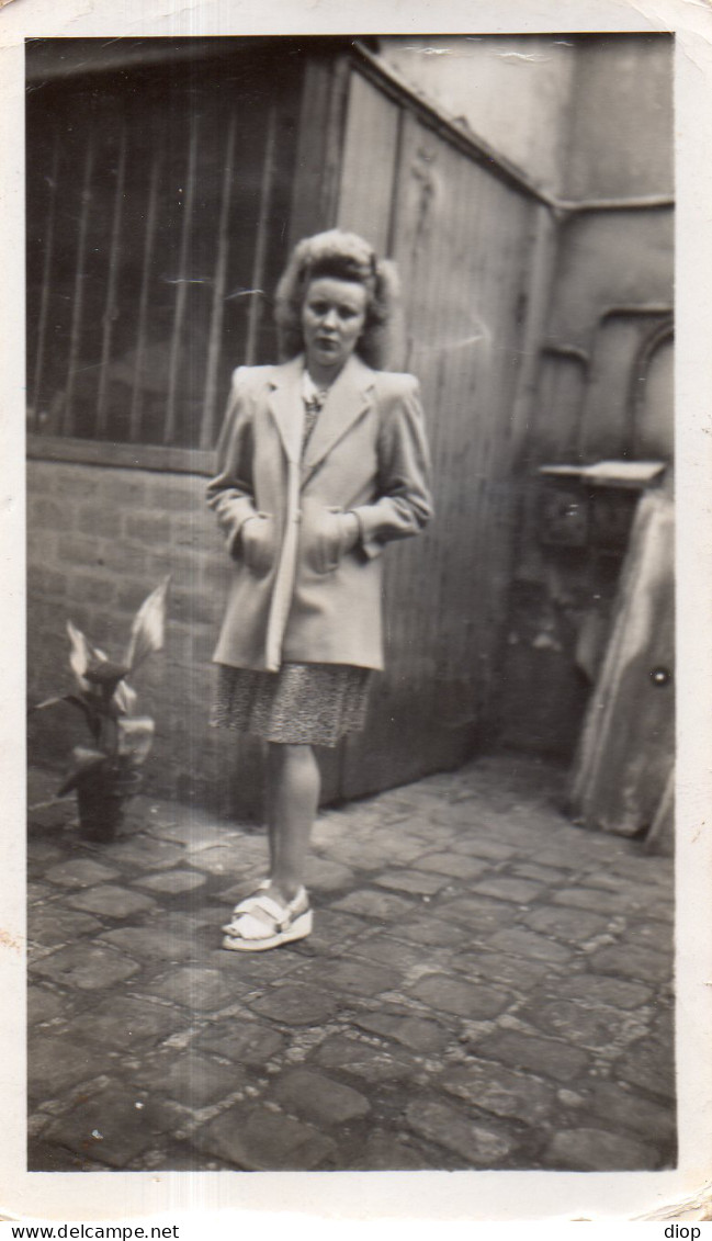 Photographie Photo Vintage Snapshot Femme Women Mode Fashion - Autres & Non Classés