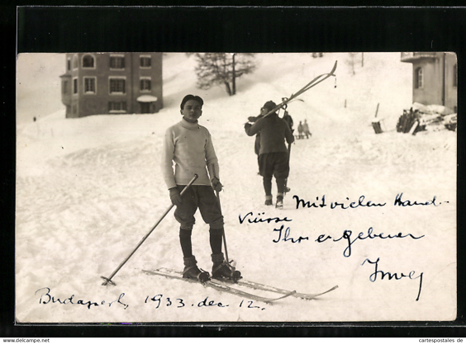 Foto-AK Budapest, Skiläufer In Einer Ortschaft  - Winter Sports