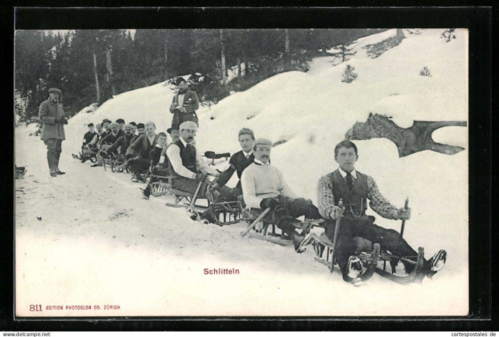 AK Gruppe Von Männern Auf Schlitten Im Schnee  - Winter Sports