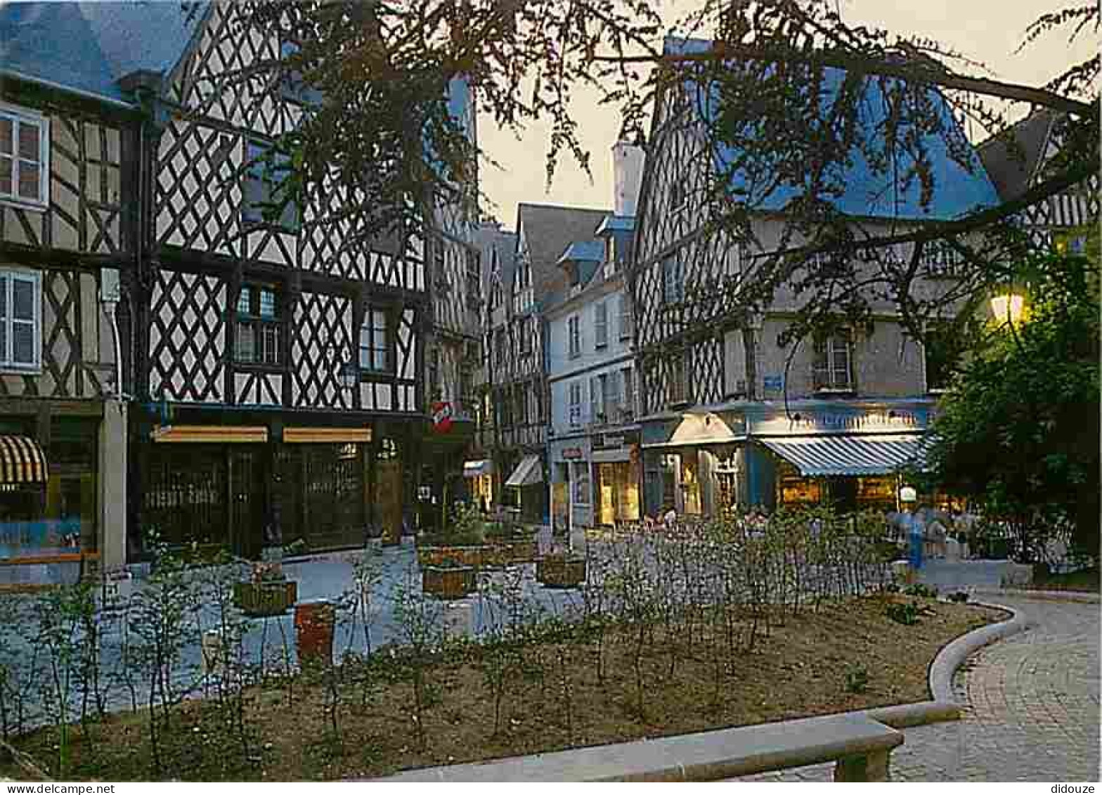 18 - Bourges - Place Gordaine - Maisons à Pans De Bois - CPM - Voir Scans Recto-Verso - Bourges
