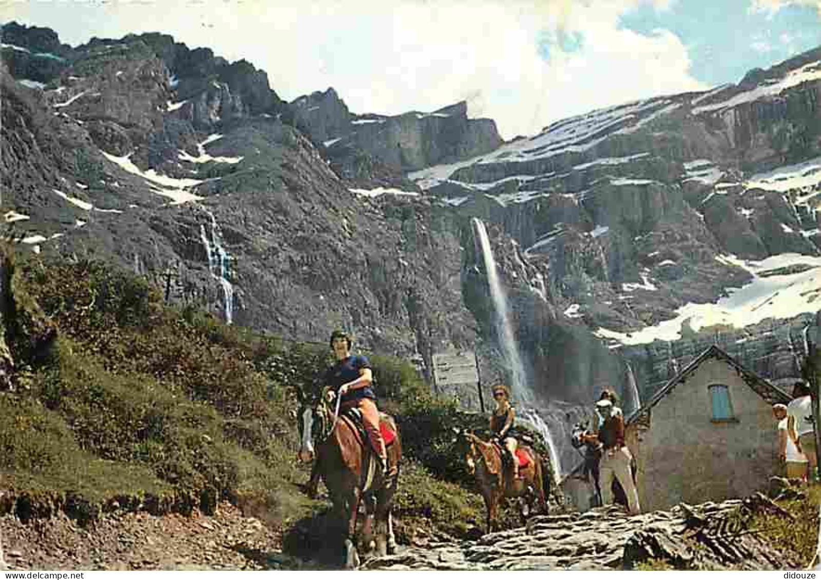 Animaux - Chevaux - Cirque De Gavarnie Et Grande Cascade - Etat Pli Visible - CPM - Voir Scans Recto-Verso - Chevaux