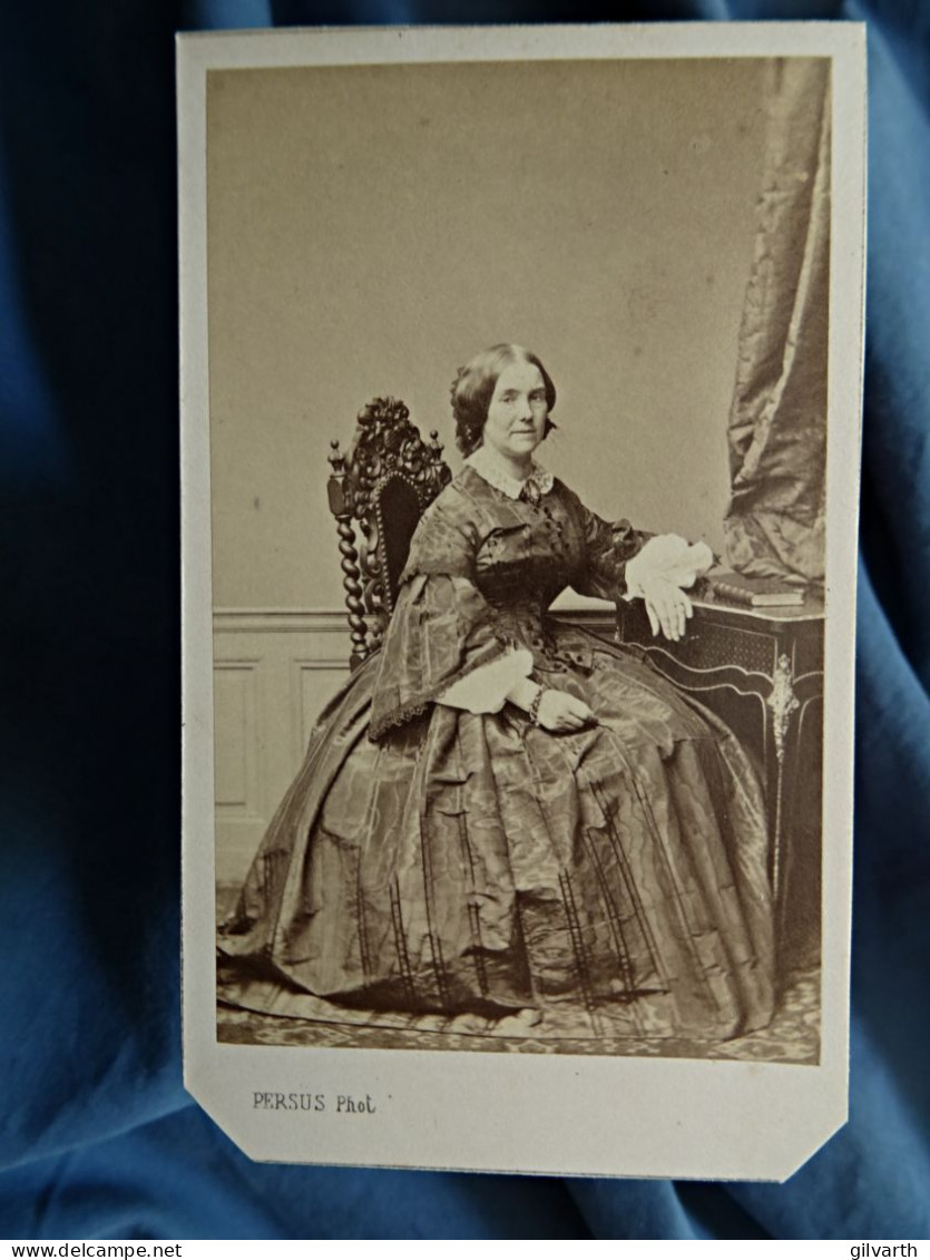 Photo CDV Persus à Paris - Femme, Robe à Crinoline Second Empire, Ca 1860 L680A - Anciennes (Av. 1900)