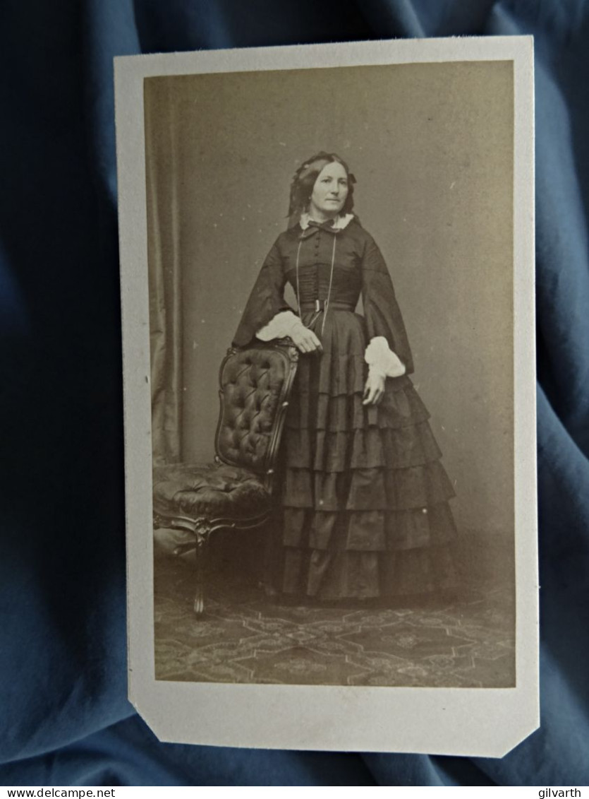 Photo CDV Ulric Grob à Paris - Feqmme Posant Debout, Jolie Robe, Second Empire, Ca 1860 L680A - Old (before 1900)