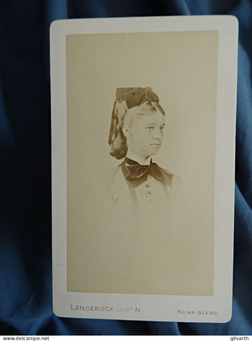 Photo CDV Langerock  Paris  Portrait Fillette  Noeud Autour Du Cou En Velours  Sec. Emp. CA 1865-70 - L680A - Old (before 1900)