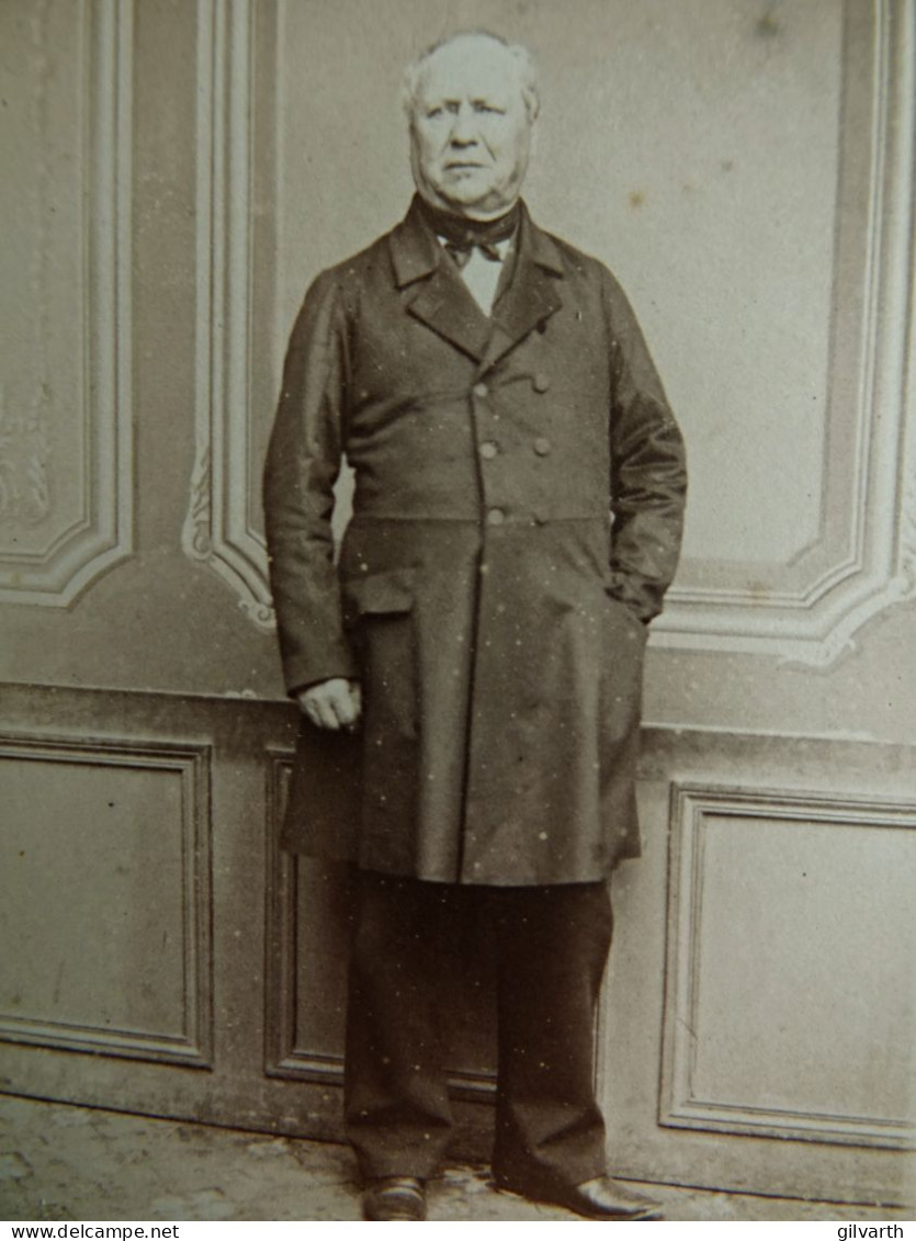 Photo CDV See  Paris  Homme âgé Corpulent  Pardessus  Sec. Emp. CA 1860-65 - L680A - Old (before 1900)