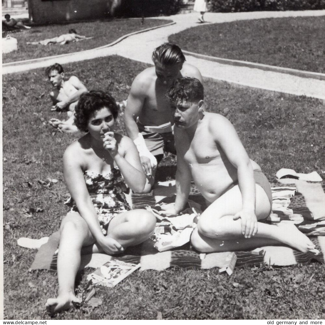 Ein Schöner Sommertag Im Freibad - Pin-up