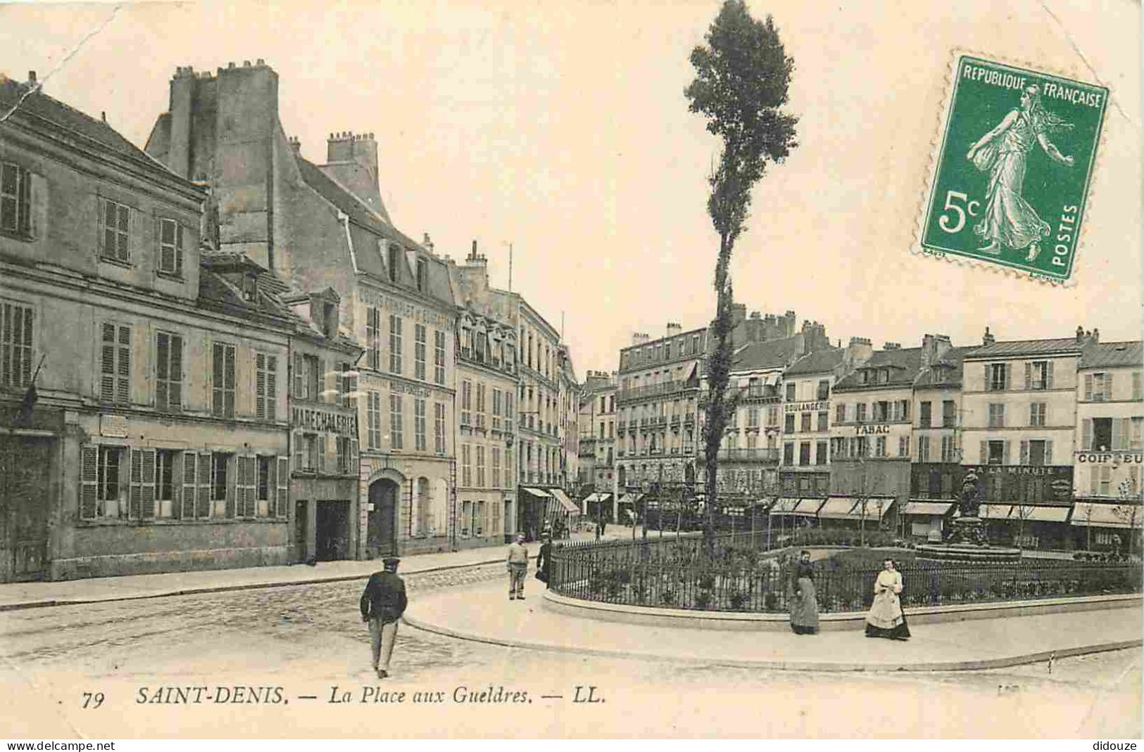 93 - Saint Denis - Place Aux Gueldres - Animée - CPA - Etat Pli Visible - Voir Scans Recto-Verso - Saint Denis