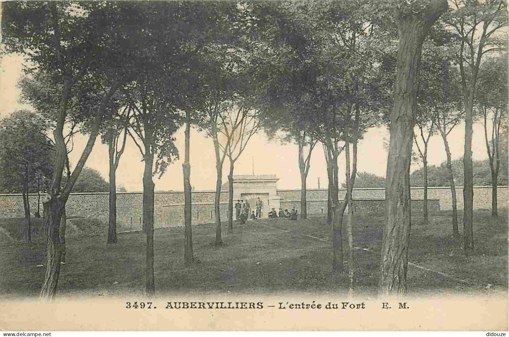 93 - Aubervilliers - L'entrée Du Fort - Animée - Correspondance - CPA - Voyagée En 1916 - Voir Scans Recto-Verso - Aubervilliers