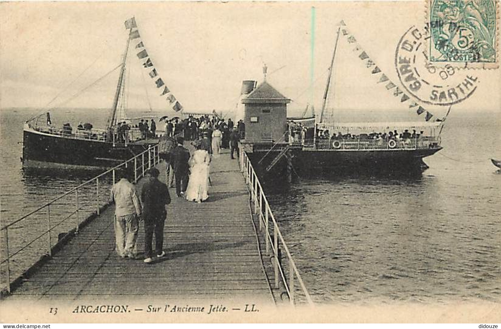 33 - Arcachon - Sur L'ancienne Jetée - Animée - Bateaux - Oblitération Ronde De 1908 - CPA - Voir Scans Recto-Verso - Arcachon