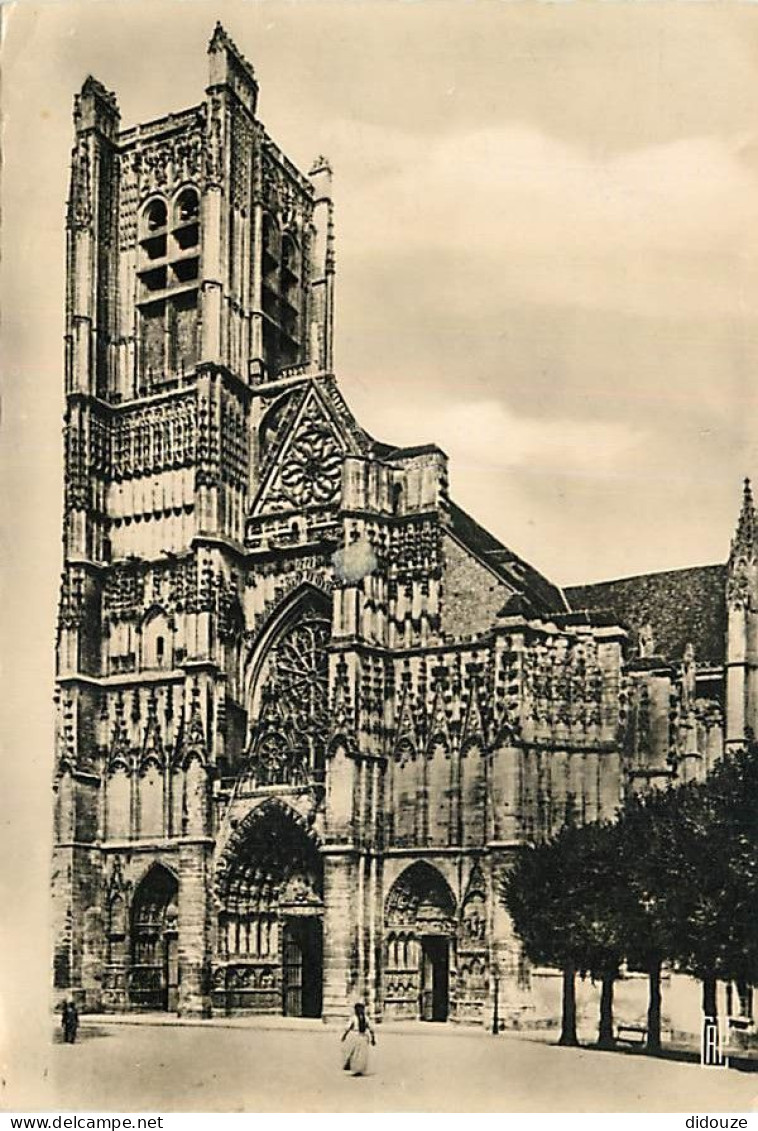 89 - Auxerre - La Cathédrale Saint Etienne - CPSM Grand Format - Voir Timbre Marianne De Gandon - Flamme Postale De Auxe - Auxerre