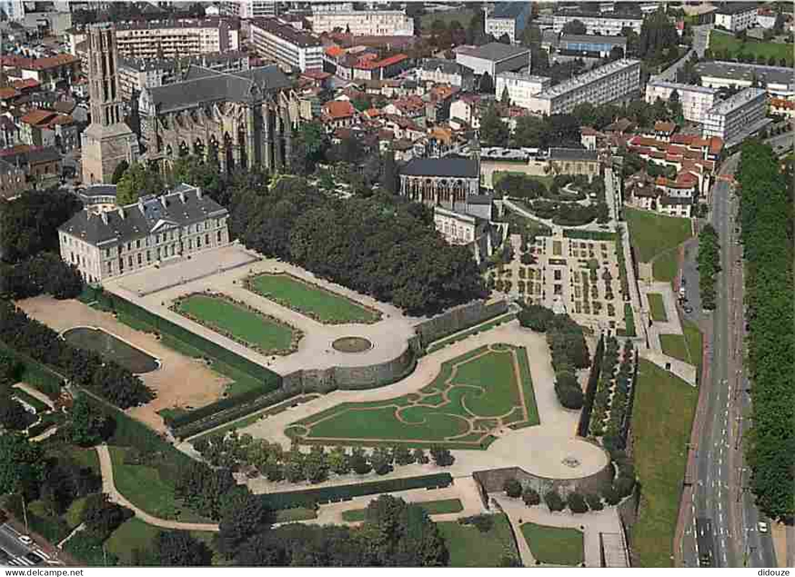 87 - Limoges - Les Jardins De L'Evéché - La Cathédrale Saint Etienne - Vue Aérienne - Carte Neuve - CPM - Voir Scans Rec - Limoges