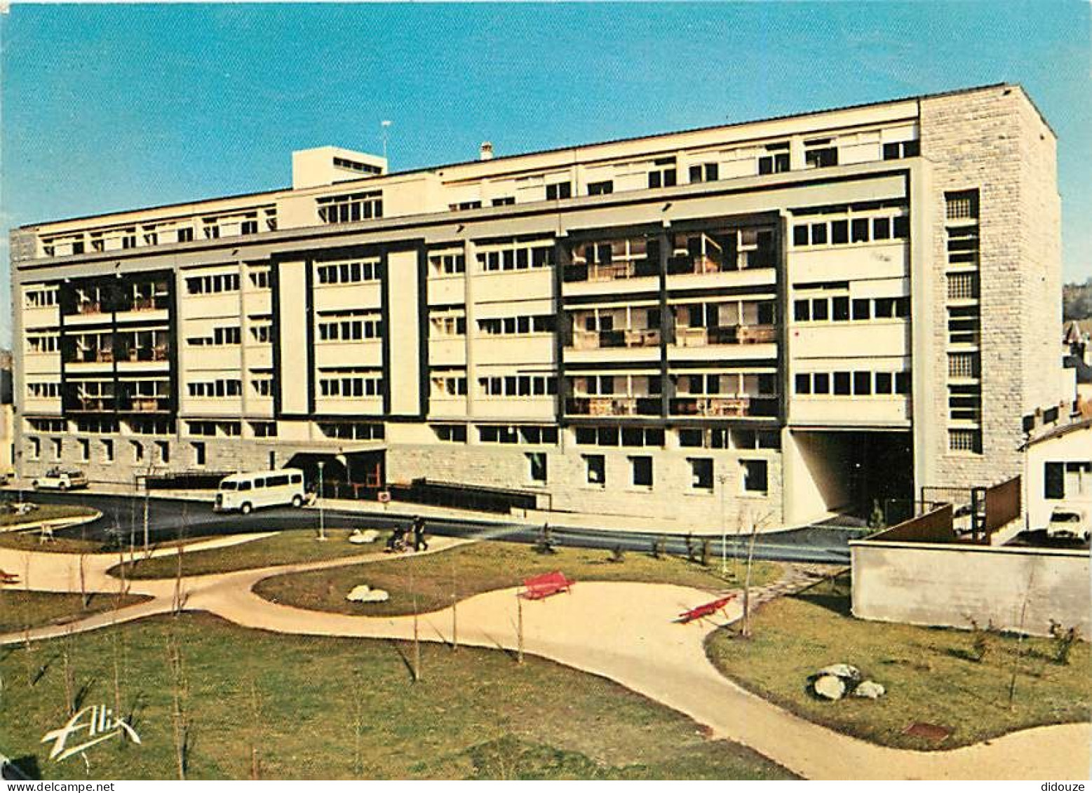 65 - Bagnères De Bigorre - L'Hopital - Centre De Réadaptation Fonctionnelle - Immeubles - CPM - Etat Légères Froissures  - Bagneres De Bigorre