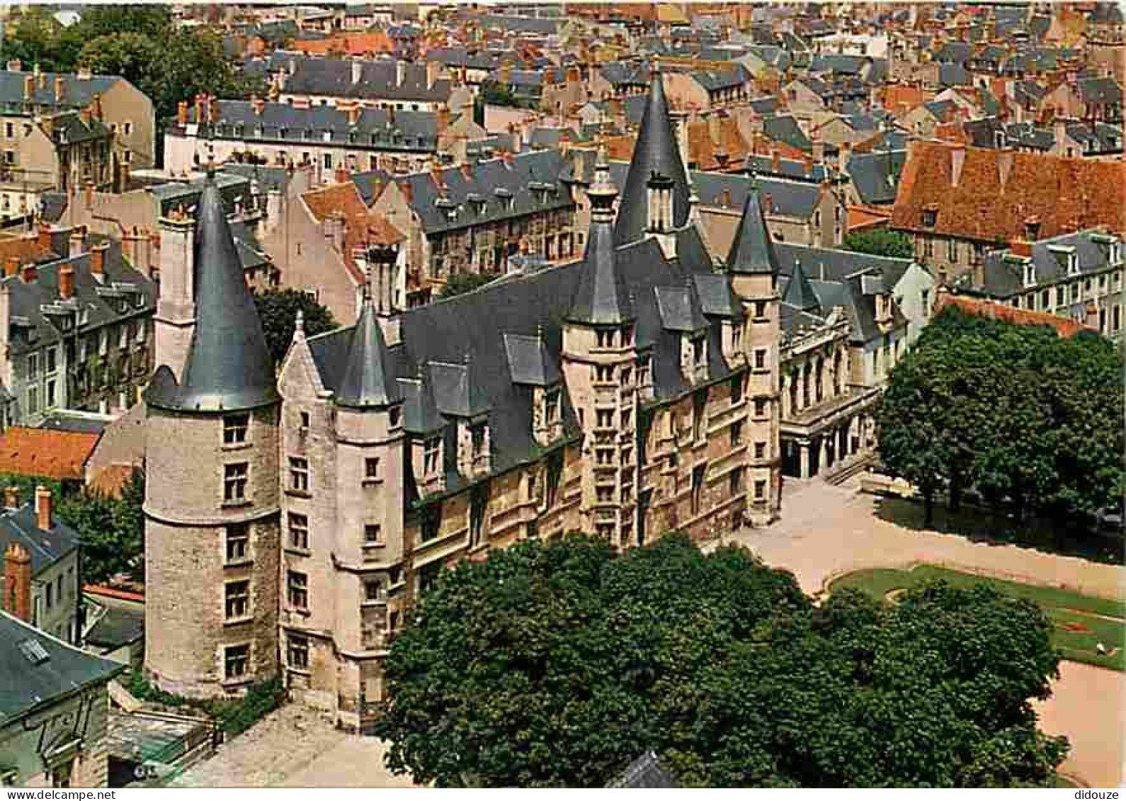 58 - Nevers - Le Palais Ducal - Vue Aérienne - Carte Neuve - CPM - Voir Scans Recto-Verso - Nevers