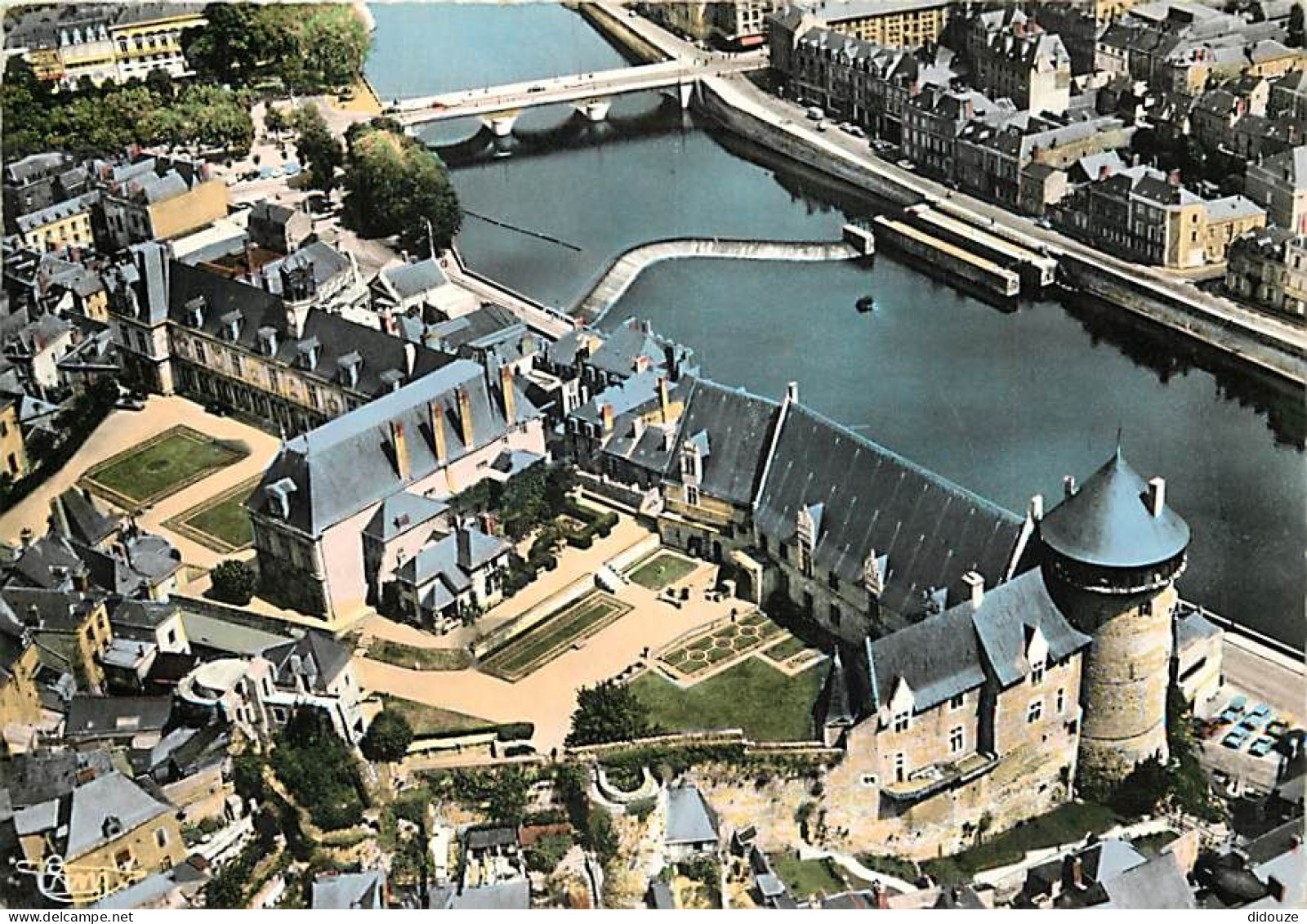 53 - Laval - Le Vieux Château - Vue Aérienne - CPM - Voir Scans Recto-Verso - Laval