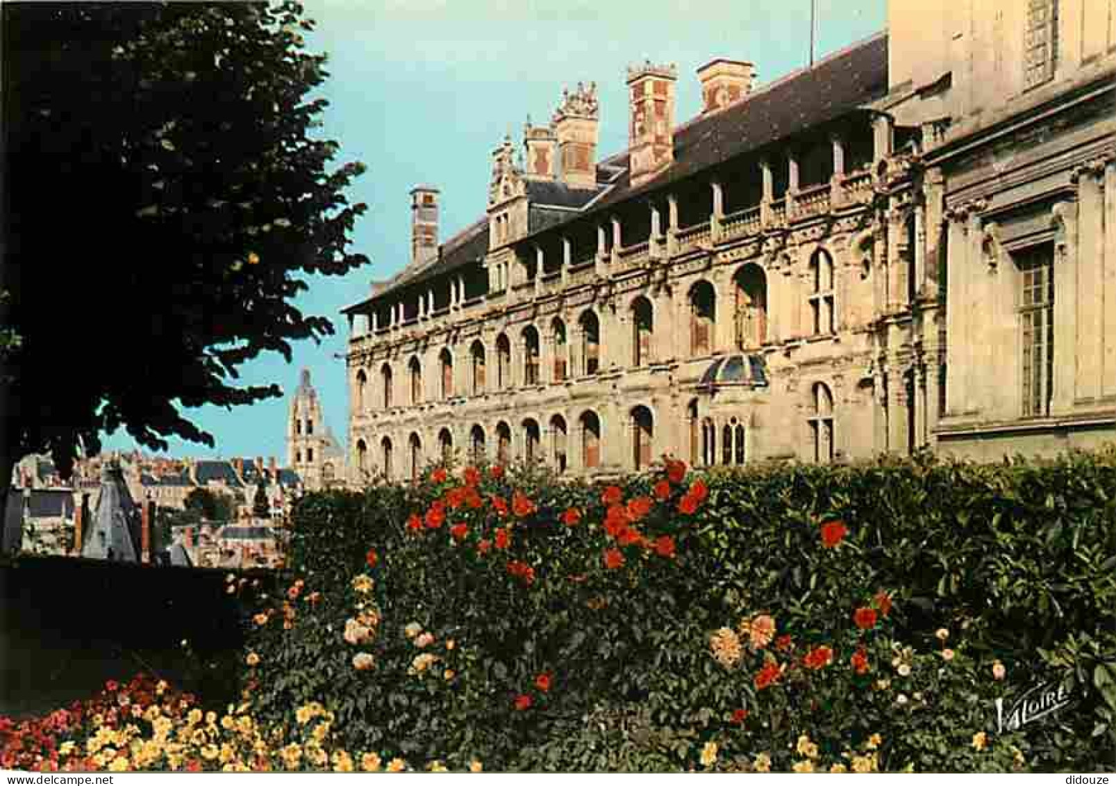 41 - Blois - Le Château - - La Façade Des Loges Aile François 1er Du Château - Au Fond, à Gauche La Cathédrale Saint-Lou - Blois