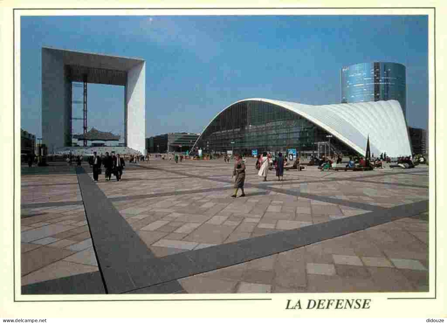92 - La Défense - Le Palais Du CNIT Centre National Des Industries Et Techniques - La Grande Arche De La Fraternité - CP - La Defense
