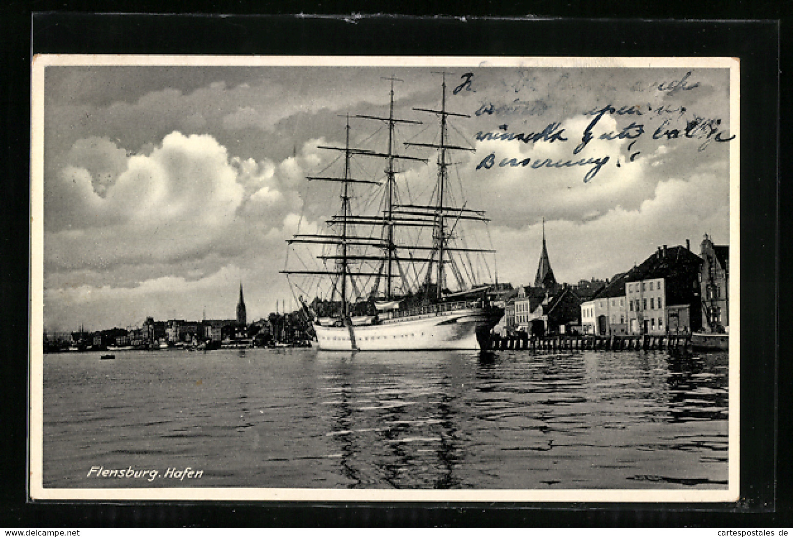AK Flensburg, Hafenpartie Mit Segelschiff Und Ortspanorama  - Autres & Non Classés