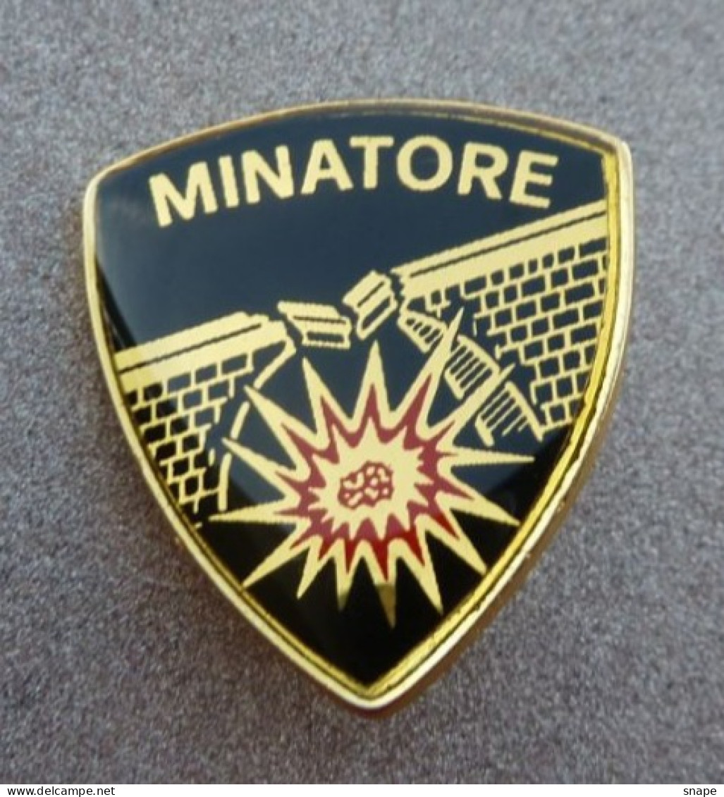 DISTINTIVO Vetrificato A Spilla Minatore - Esercito Italiano Incarichi - Italian Army Breast Badge - Explosive (286) - Army