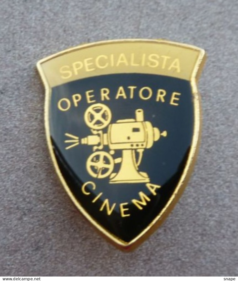 DISTINTIVO Vetrificato A Spilla Operatore Cinema - Esercito Italiano Incarichi - Italian Army Pinned Badge - Used (286) - Armée De Terre