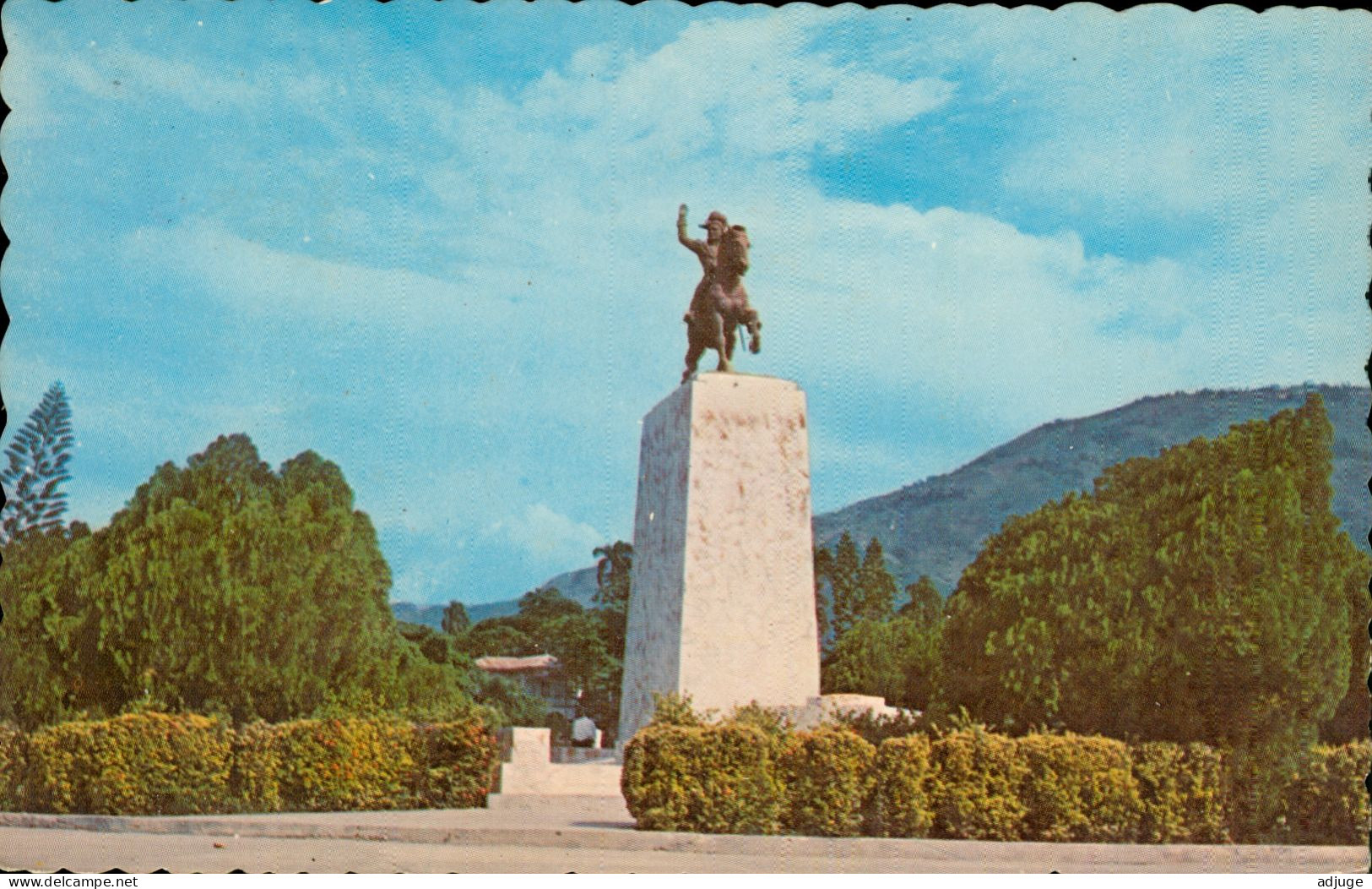 CPM- HAÏTI - Port-aux-Princes - Place Des Héros De L'Indépendance *TBE*  Cf. Scans * - Andere & Zonder Classificatie