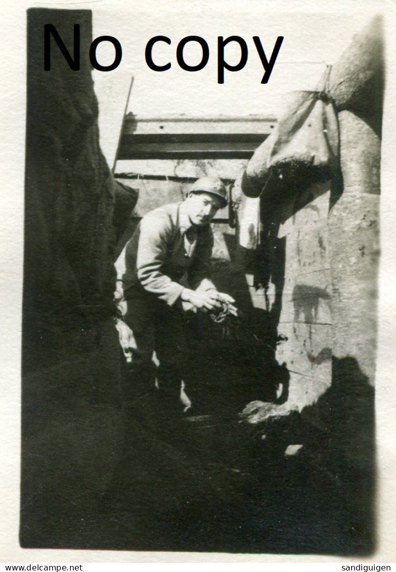 PHOTO FRANCAISE 2e RAL - POILU DANS UNE TRANCHEE A PROSNES PRES DE PRUNAY - REIMS MARNE - GUERRE 1914 1918 - Guerre, Militaire