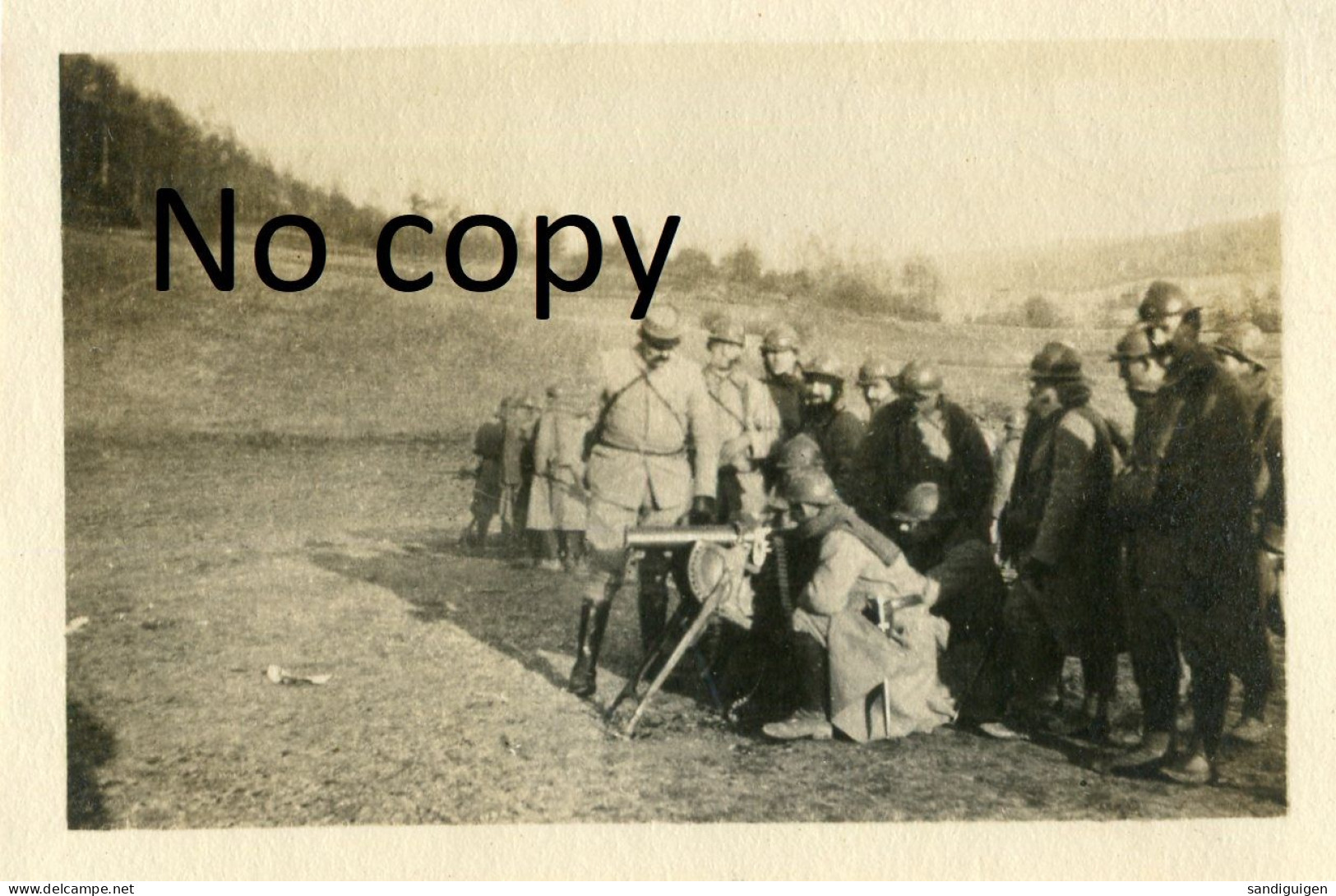 PHOTO FRANCAISE - POILUS A L'EXERCICE A LA MITRAILLEUSE A LA CLAON PRES DE NEUVILLY EN ARGONNE MEUSE - GUERRE 1914 1918 - Krieg, Militär