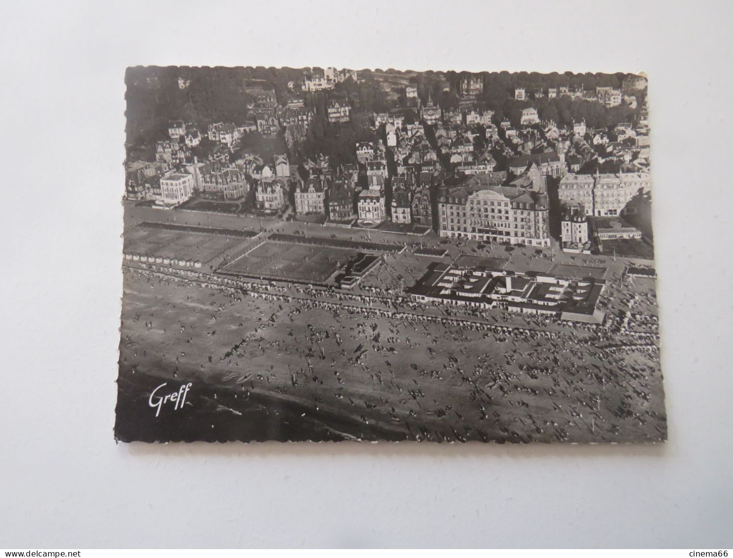 En Normandie - DEAUVILLE-TROUVILLE (Calvados) - Vue Aérienne : à Trouville Sur Mer, La Plage, L'Etablissement De Bains, - Deauville