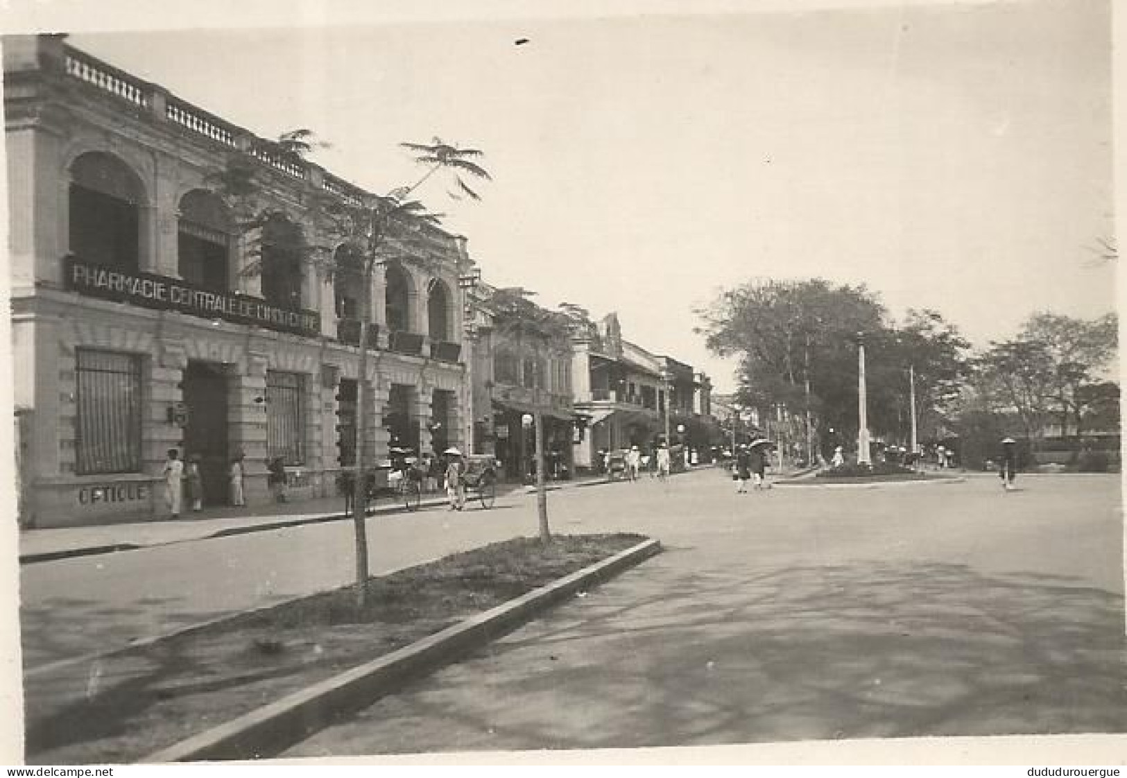 VIETNAM , INDOCHINE , HUE  RUE PAUL BERT DANS LES ANNEES 1930 - Asia