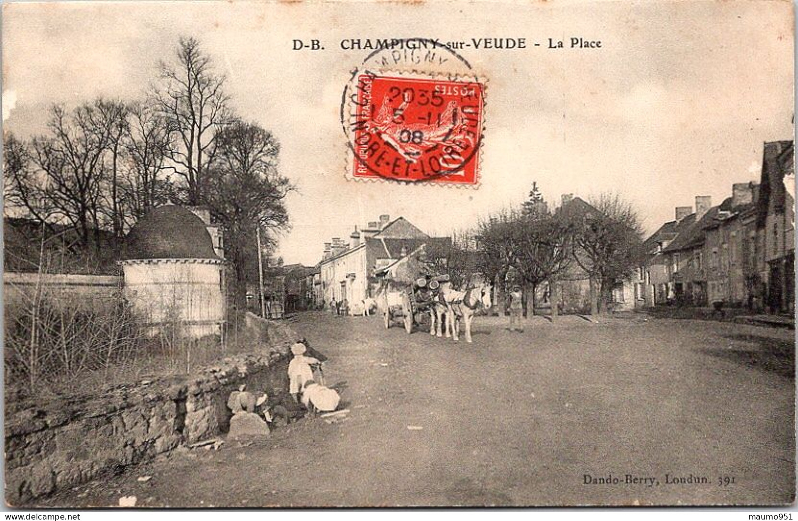37 CHAMPIGNY SUR VEUDE - LA PLACE - Champigny-sur-Veude