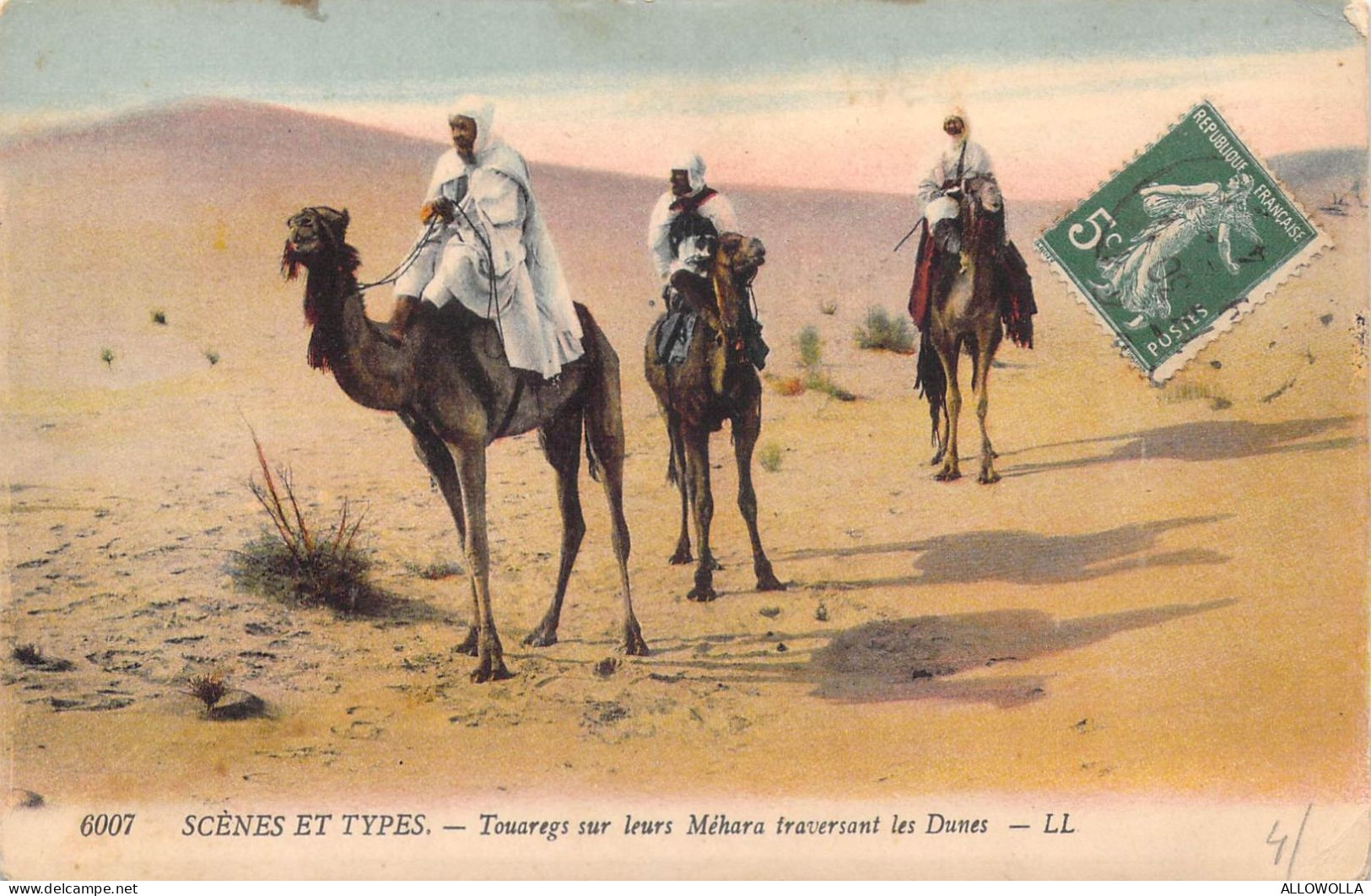 27025 " TOUAREGS SUR LEURS MÉHARA TRAVERSANT LES DUNES " ANIMÉ-VERA FOTO-CART. POST. SPED. - Non Classés