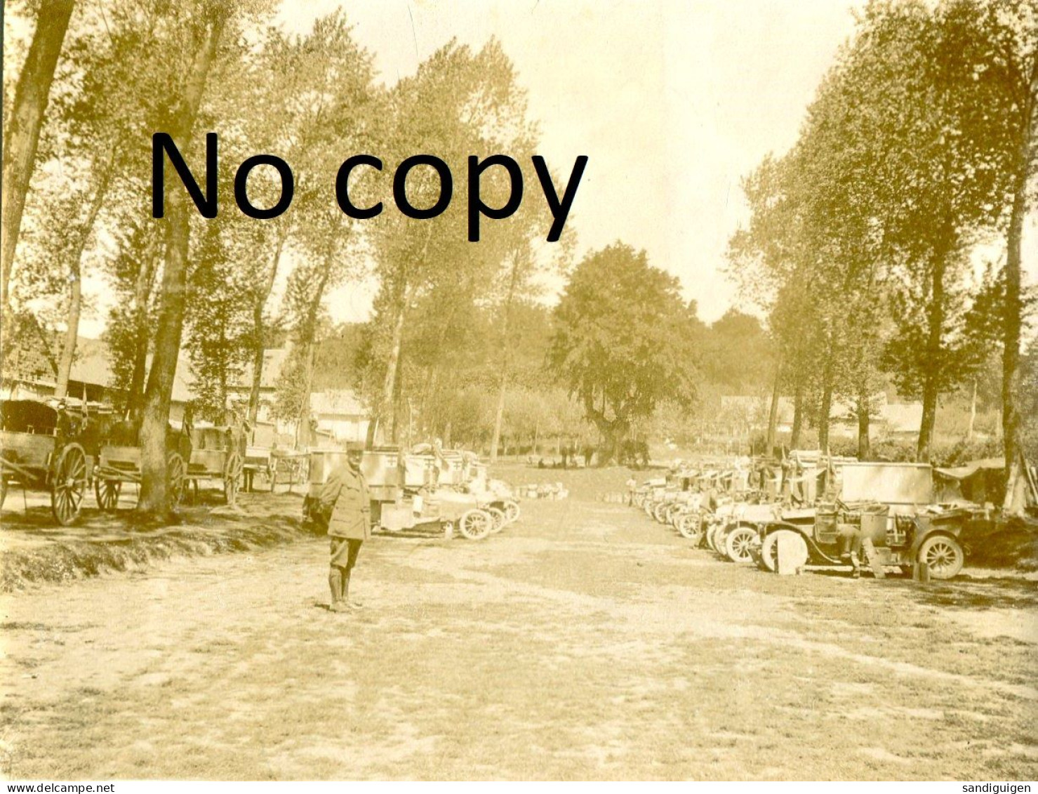 PHOTO FRANCAISE - LE PARC AUTOMOBILE A LUCHEUX PRES DE DOULLENS SOMME 1915 - GUERRE 1914 1918 - Guerre, Militaire