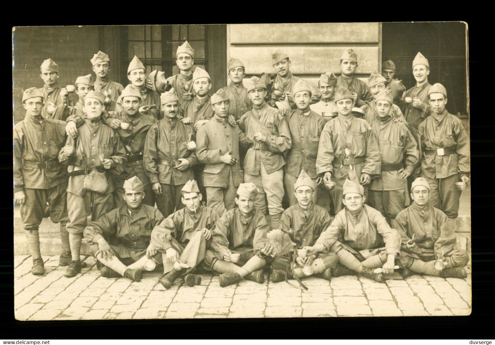 Carte Photo Miltaire Soldats Du 141eme Regiment D' Infanterie ( Format 9cm X 14cm ) - Regiments