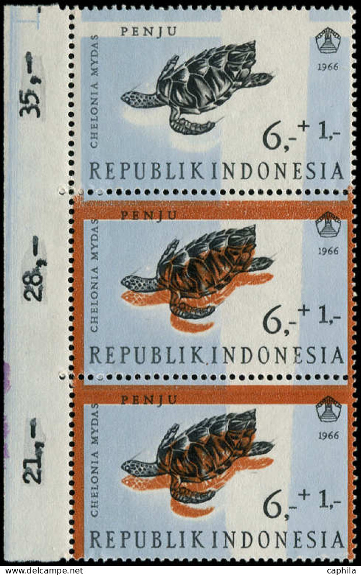 ** INDONESIE - Poste - 497, Bande De 3 Verticale, Couleur Brun Déplacée (1 Exemplaire Sans Brun), Grande Barre Blanche V - Indonesia