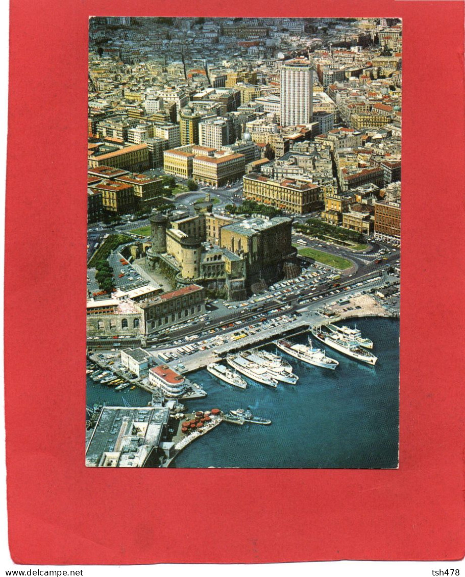 ITALIE----NAPOLI---Panorama De L'avion--Place De La Municipalité Et Donjon Angevin--voir 2 Scans - Napoli (Naples)