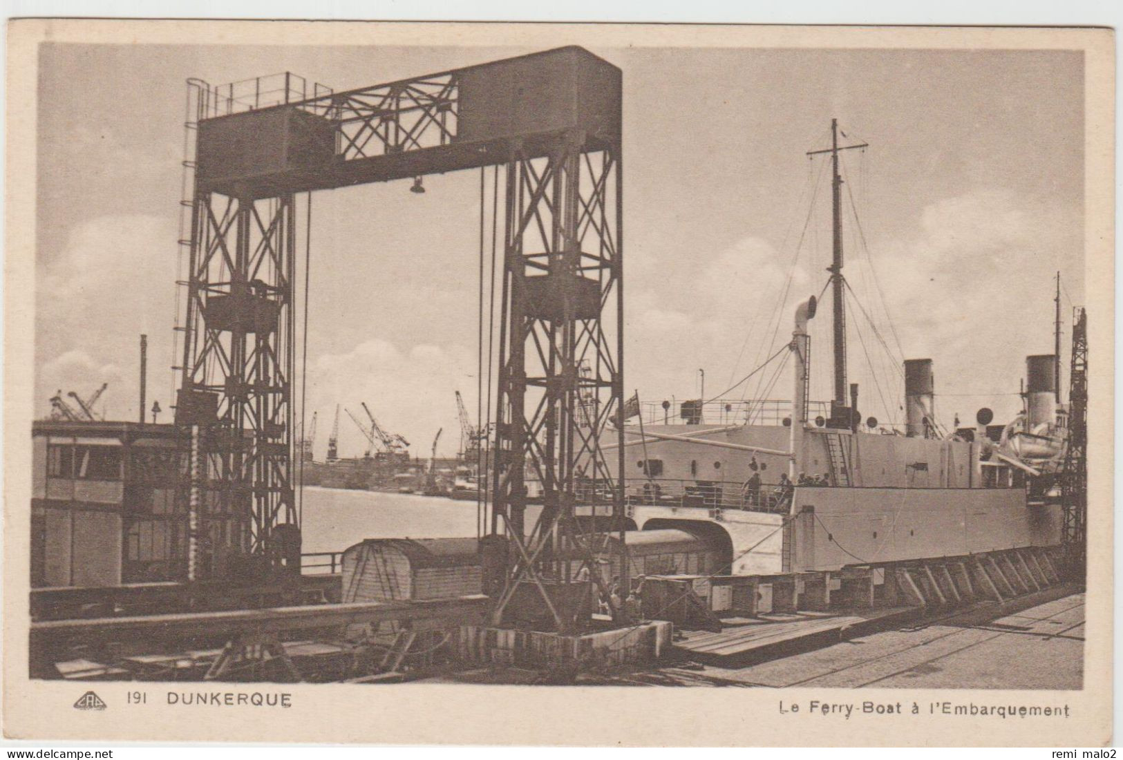 CARTE POSTALE   DUNKERQUE 59  Le Ferry Boat à L'embarquement - Dunkerque