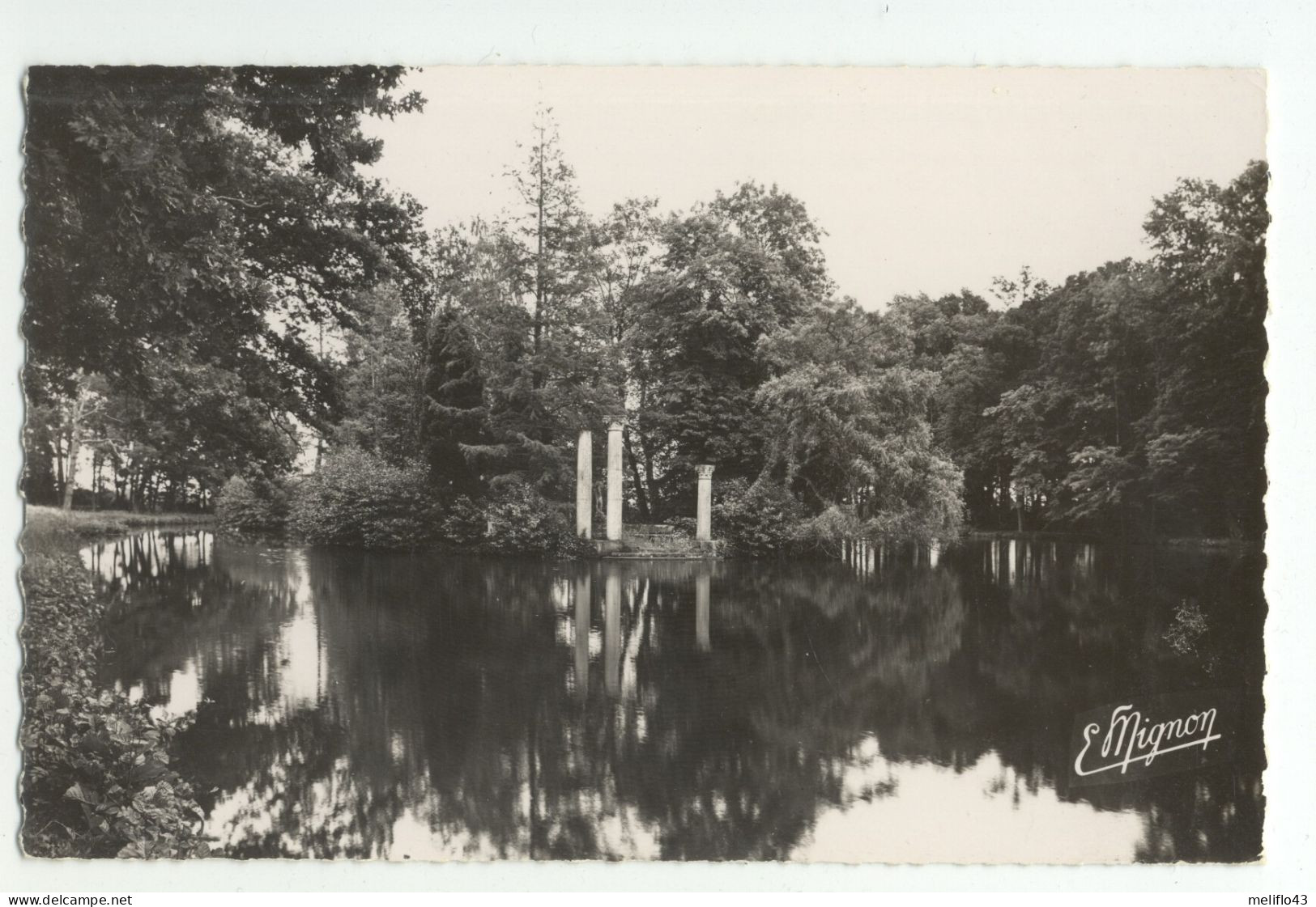 91/ CPSM - Angervilliers - La Pièce D'eau Du Chateau Et L'Ile - Angerville