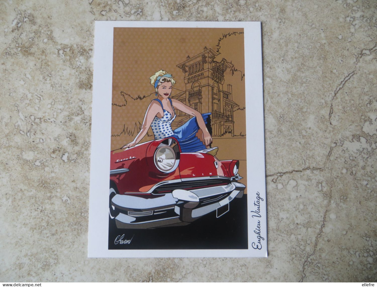 CPM Illustrateur Christian Chavand - Pin Up Assise Sur Voiture Américaine Type Plymouth Stylisé - Enghien Vintage Non E - Voitures De Tourisme