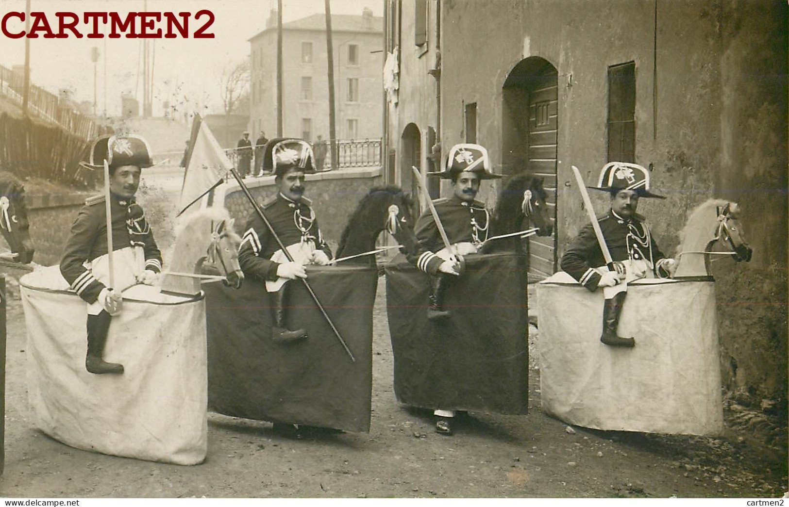 CARTE PHOTO : NARBONNE OANDORES NARBONNAIS FETES DE CARNAVAL GENDARME CHEVAUX DE BOIS COSTUME 11 AUDE - Narbonne