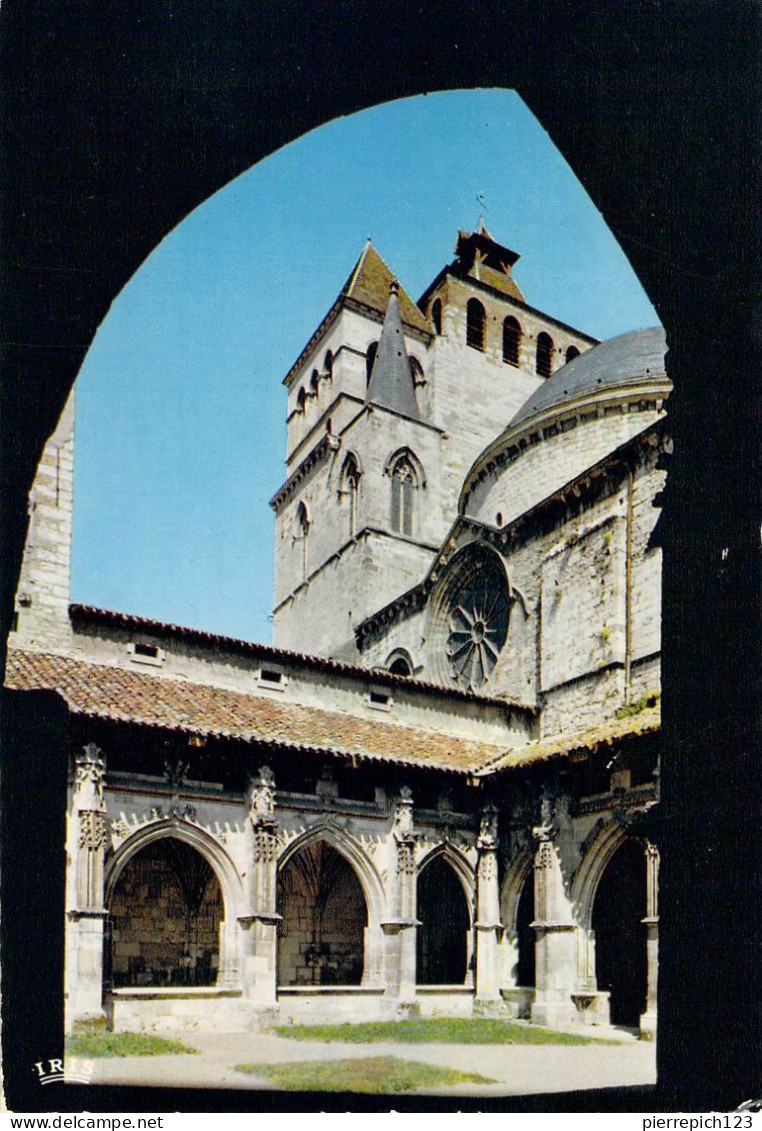 46 - Cahors - La Cathédrale Saint Etienne Et Le Cloître Du XVIe Siècle - Cahors